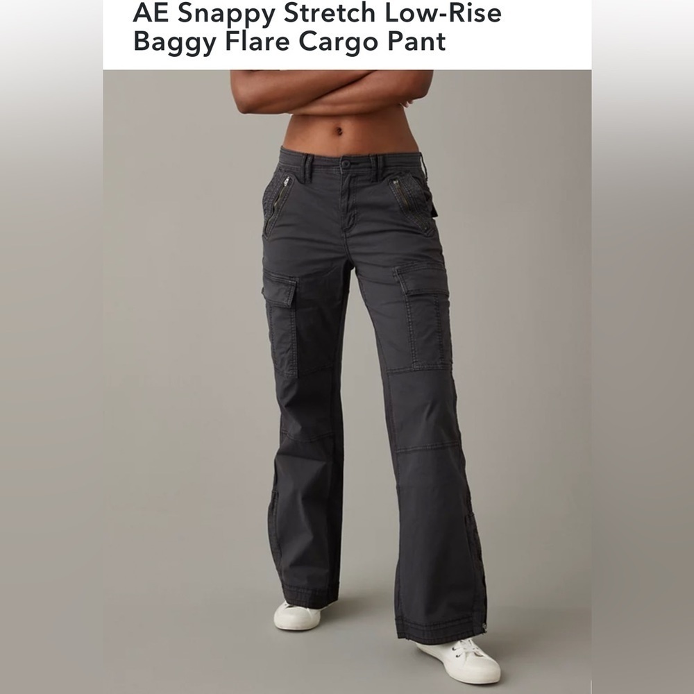 American Eagle Outfitters Snappy Stretch Low-Rise Baggy Flare Cargo Pant - Black